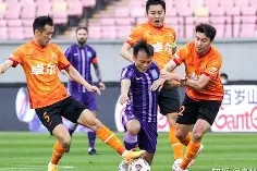 爱游戏体育-女子足球比赛中球员展现冷静心态(女子足球比赛中球员展现冷静心态的句子)